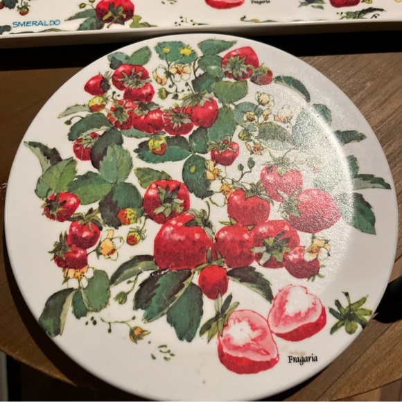 Smeraldo Strawberry Fruit Serving Tray & Plate Melamine Design Imports Italy - Picture 6 of 16